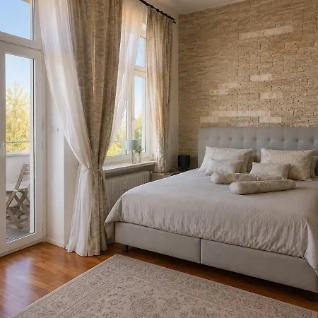 Apartment Private With Theater In Oberkassel